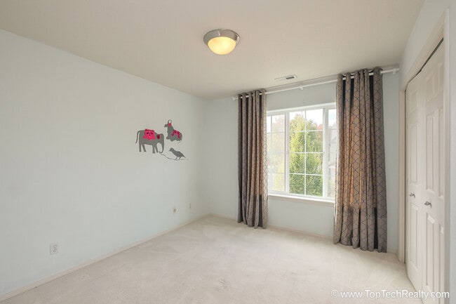 Building Photo - Lovely 4 Bedroom | 2.5 Bathroom | Corner Lot Single Family Home | In Beautiful Orenco Gardens Com...