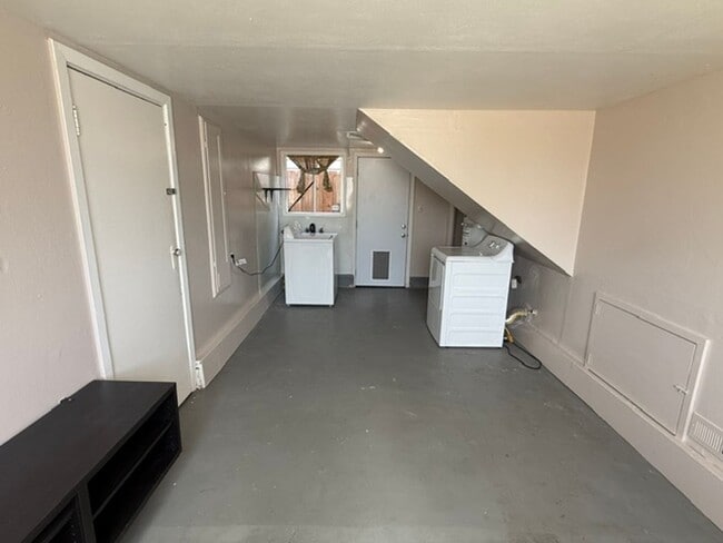 Building Photo - 3-Bedroom Single Family Home in Richmond Annex / El Cerrito Area