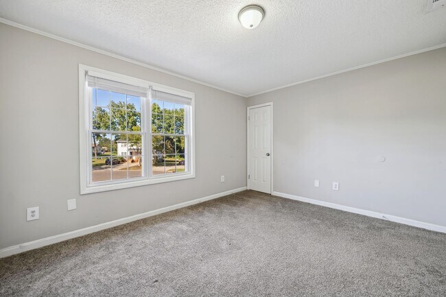 Building Photo - 16 Hayti Ln