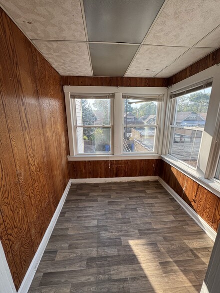 Building Photo - 6208 N Artesian Ave