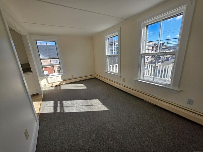 Building Photo - 110 Main St