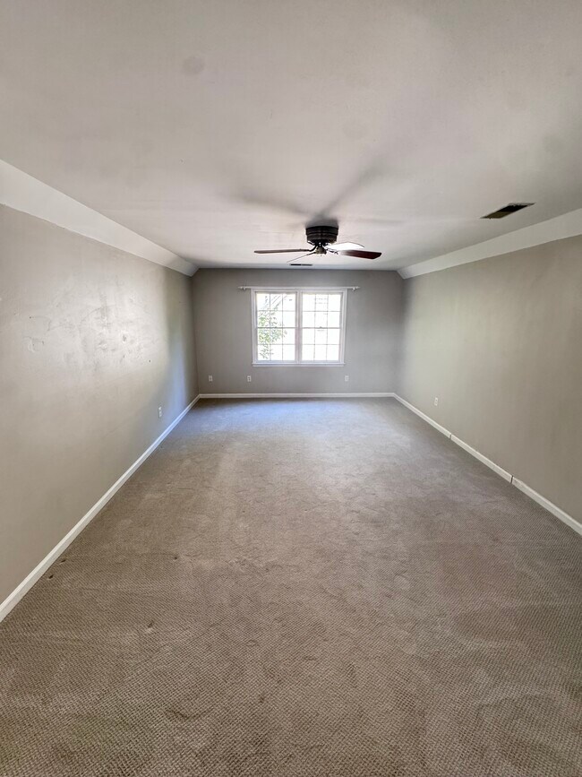 Building Photo - 1884 Dovonshire Rd S W