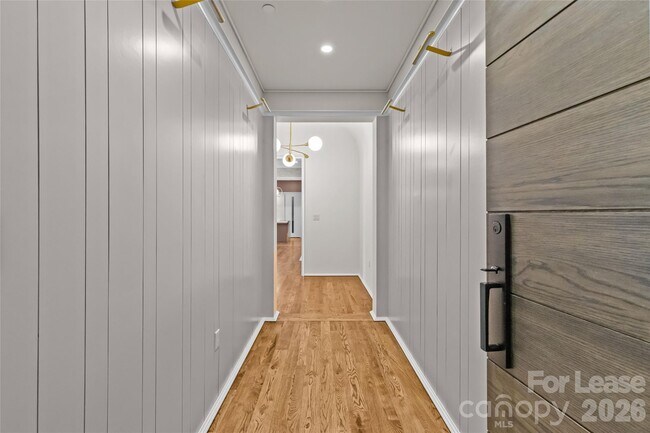 Building Photo - 1172 Queens Rd