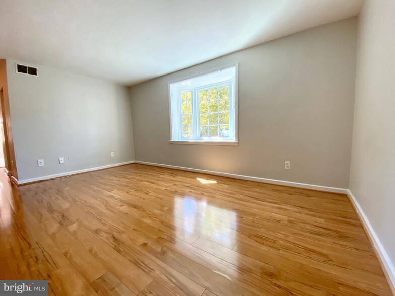 Building Photo - 824 S Arlington Mill Dr