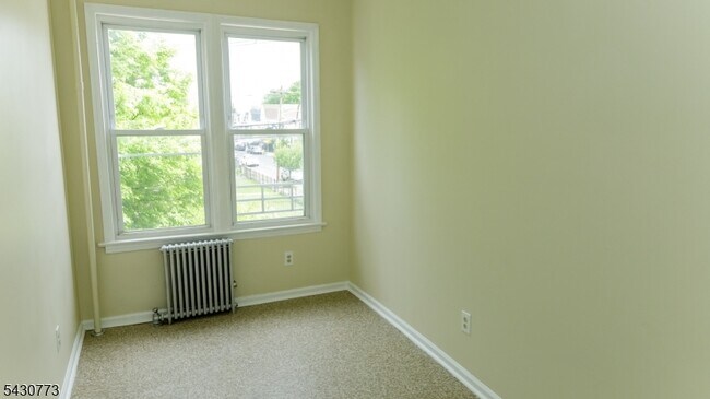 Building Photo - 428 Avon Ave