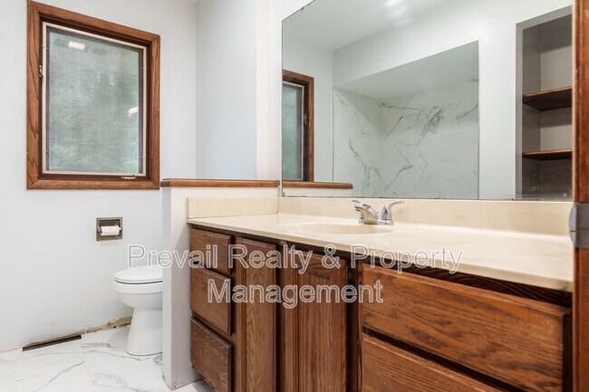 Building Photo - 5418 Tam O Shanter Dr
