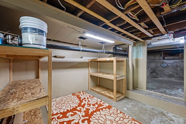 Building Photo - Meticulously UpdatedComstock Rancher!