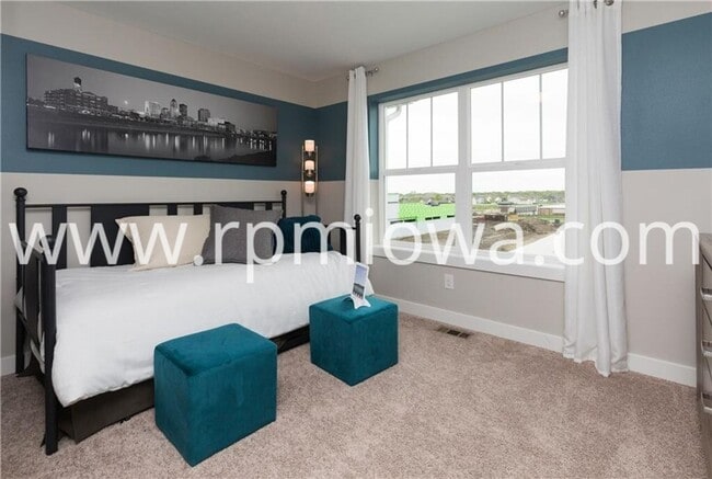 Building Photo - UPDATED!! 2 Bedroom, 2.5 Bath Townhome in Ankeny