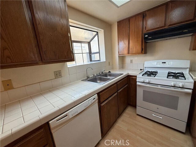 Building Photo - 2411 S Baldwin Ave