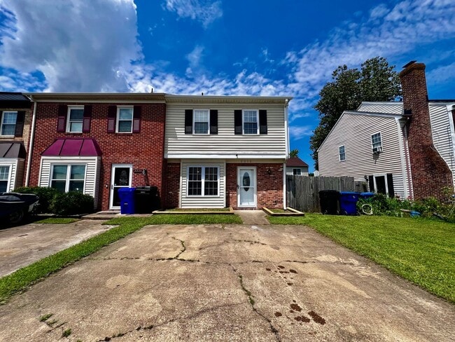 Building Photo - Beautiful Corner Lot Townhome in the heart...