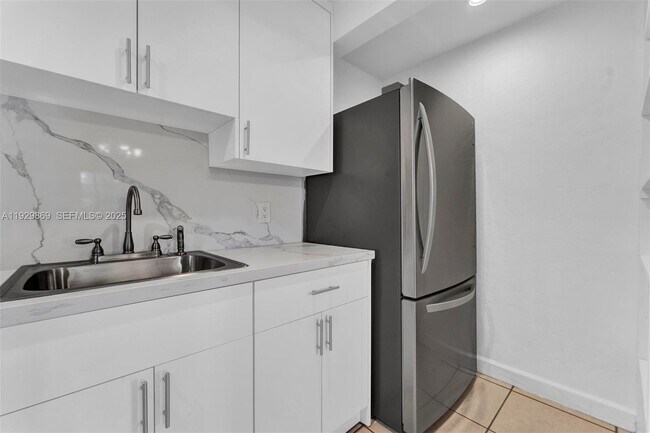 Building Photo - 361 SE 6th Ave