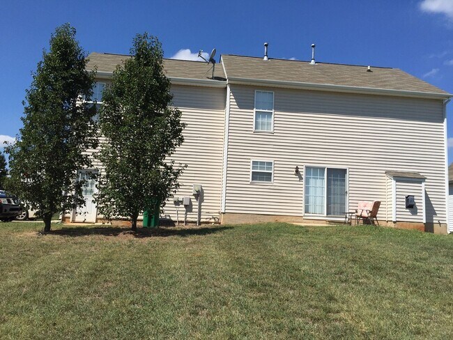 Building Photo - Spacious 4-bedroom home