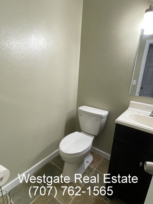 Building Photo - 1016 Eleanor Ave