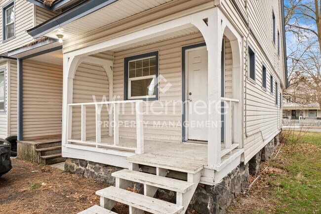 Building Photo - 1425 W 8th Ave