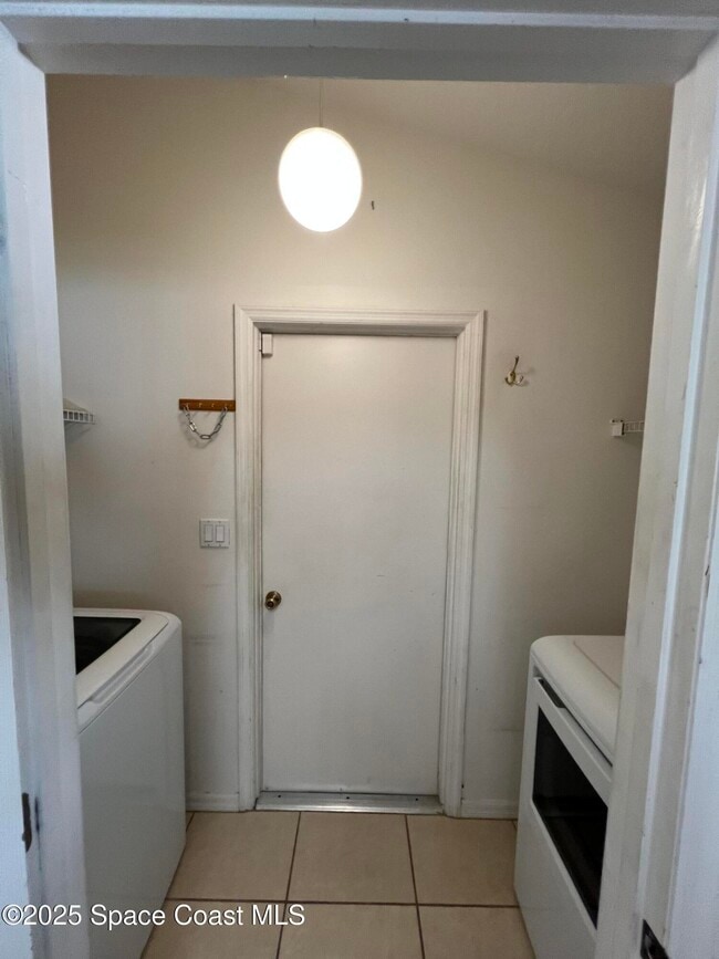 Building Photo - 2540 Alicia Ln