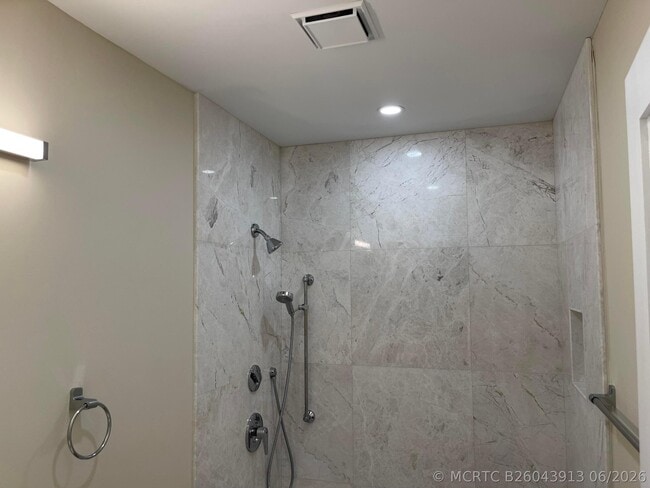 Building Photo - 29 Bethesda Park Cir