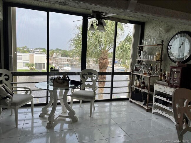 Building Photo - 1950 SW Palm City Rd