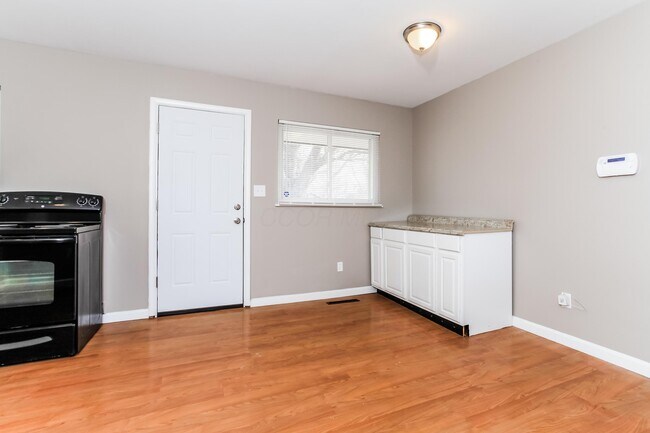 Building Photo - 4352 Ashgrove Dr