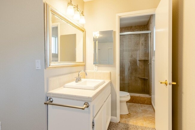 Building Photo - FOUR BEDROOM HOME ON A HUGE LOT SEE VIDEO