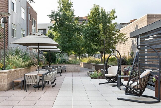 Building Photo - 350 S Jackson St