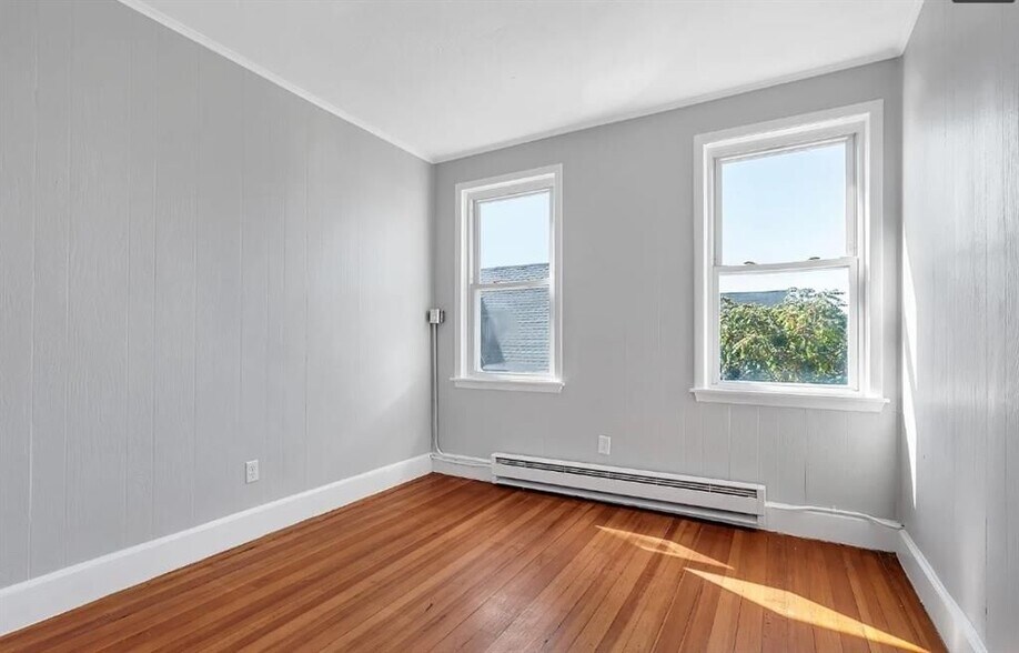 Building Photo - 109 Pocasset Ave