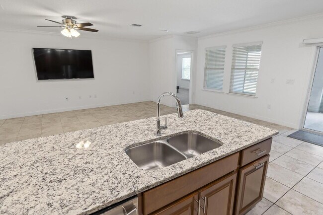 Building Photo - CLOSE TO EVERYTHING!