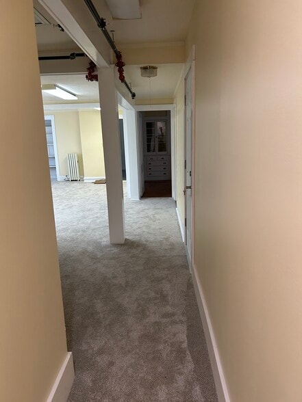 Entrance Hall - 50 Washington St