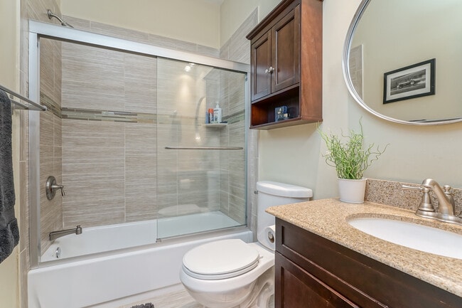 Building Photo - 1533 Fairmount Ave