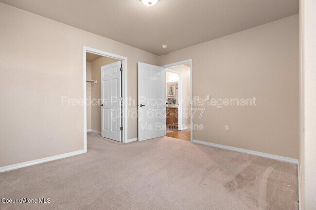 Building Photo - 310 N Promenade Loop