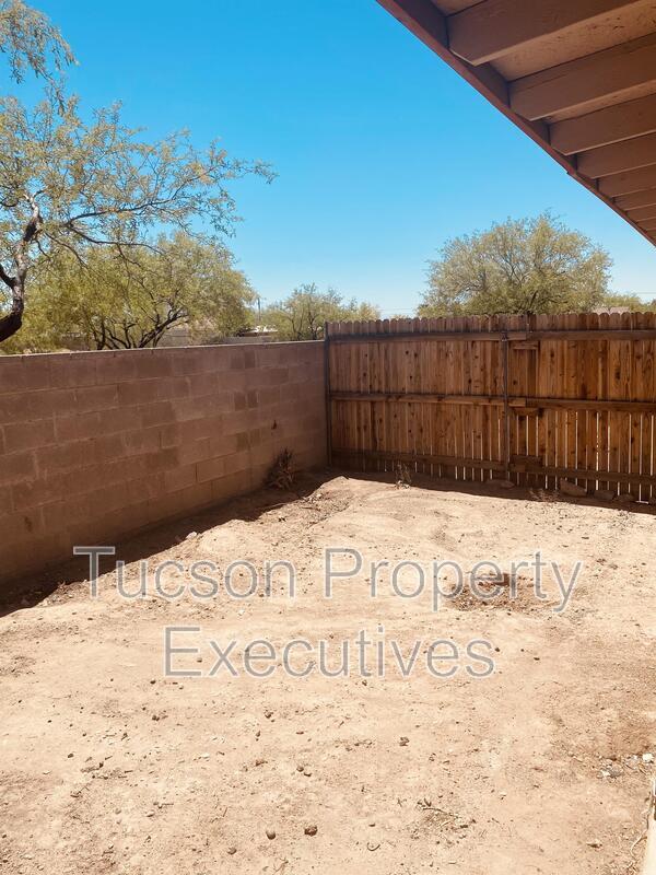 Building Photo - 5760 S Park Ave