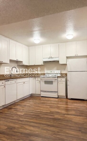 Building Photo - 1150 NE Sunset Blvd