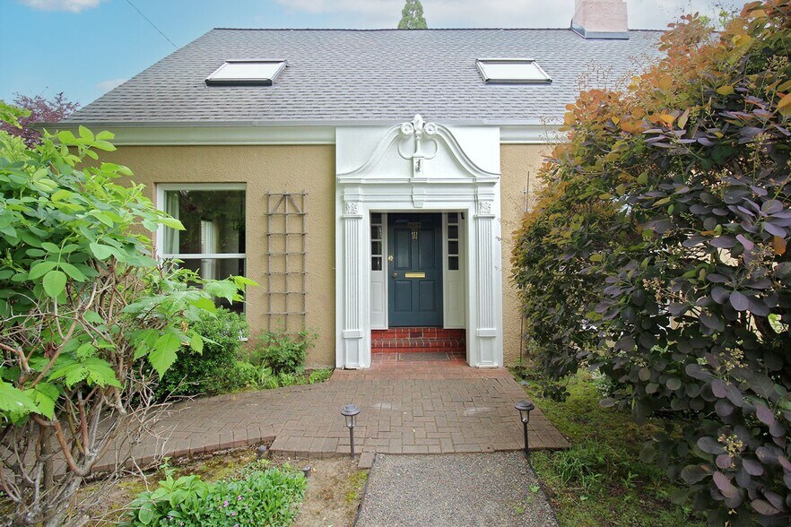 Building Photo - 2823 NE Tillamook St