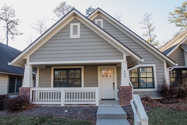 Building Photo - Townhouse right in Black Mountain available March 25th.