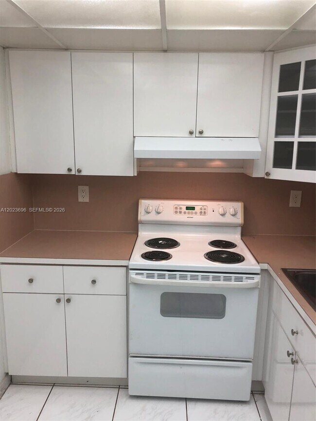 Building Photo - 9150 Fontainebleau Blvd