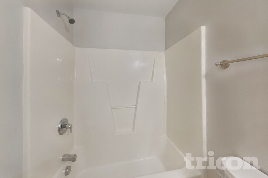 Building Photo - 910 Statler Dr