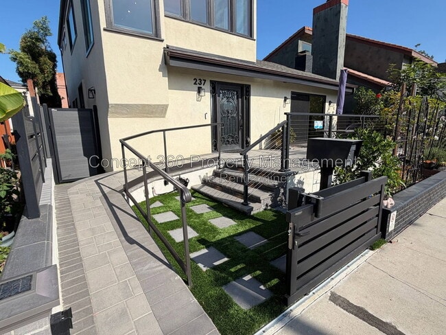 Building Photo - 237 Novara Dr