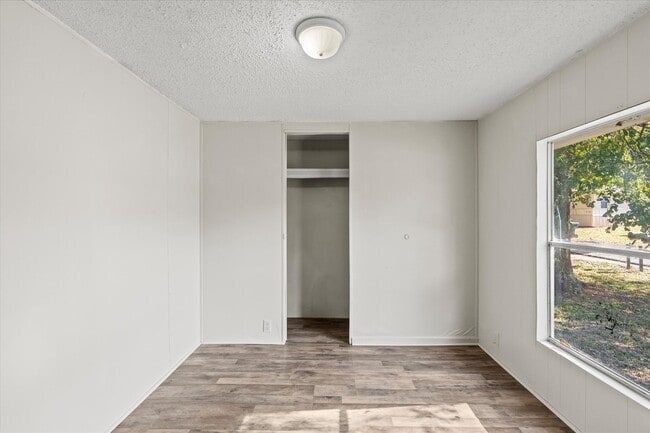 Building Photo - Beautifully Updated 3BR/2BA Trailer in Mus...