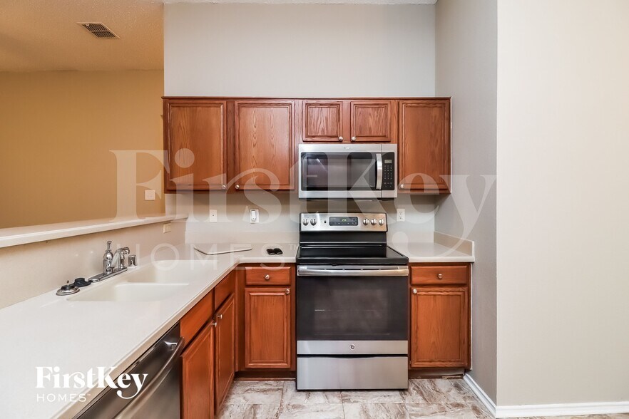 Building Photo - 729 Ridge Top Dr