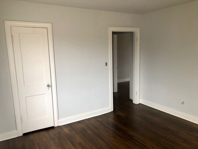 Building Photo - 228 N Quanah Ave