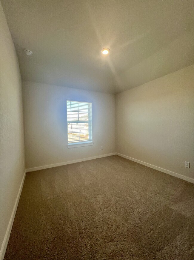 Building Photo - 14438 Inspiration Pt