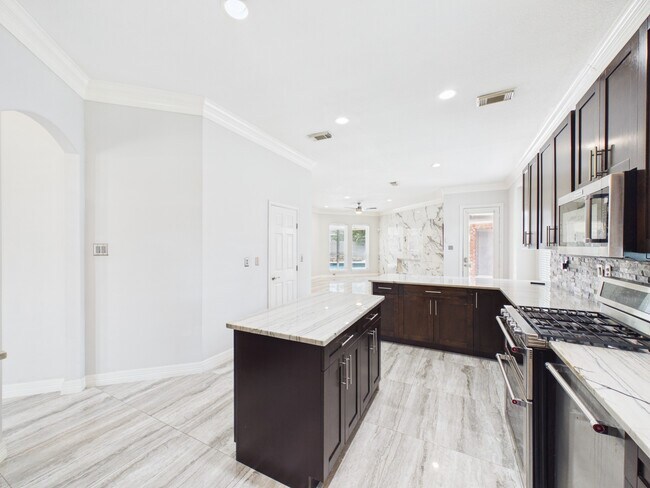 Building Photo - 6206 Canyon Run Ct