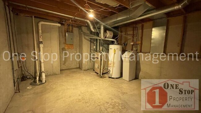 Building Photo - Stunning 3 Bedroom 2.5 Bathroom in Raymore!