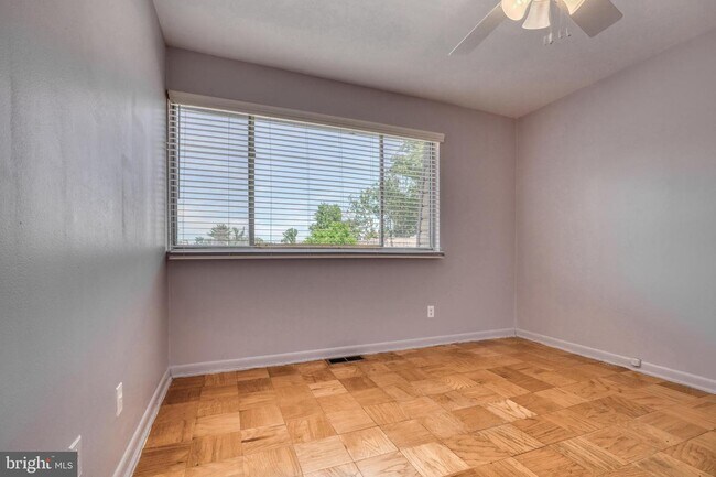Building Photo - 7304 Park Village Ct