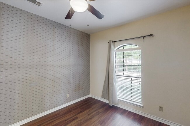 Building Photo - 7504 Summitview Dr