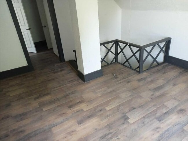 Building Photo - 744 E Walnut St