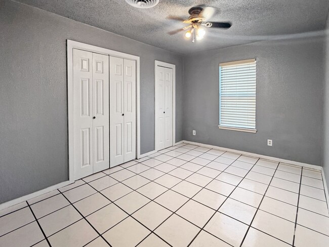 Building Photo - 910 W Taylor Ave