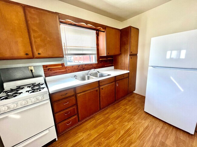 Building Photo - 1613 Fourth Avenue (Full Service)
