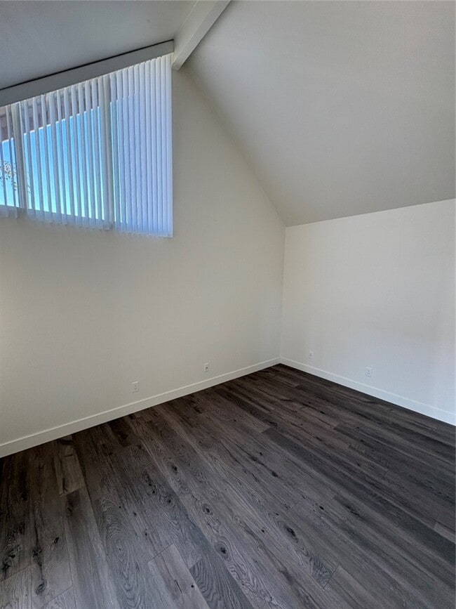 Building Photo - 310 Corsair Way