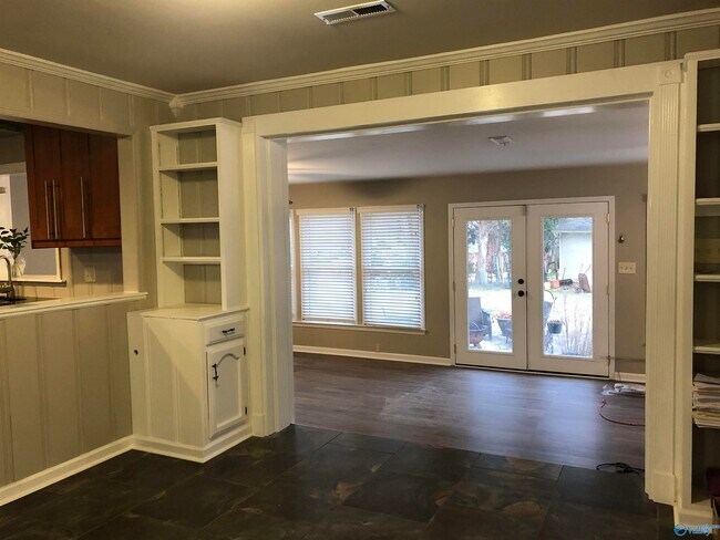 Building Photo - 7601 Martha Dr SE