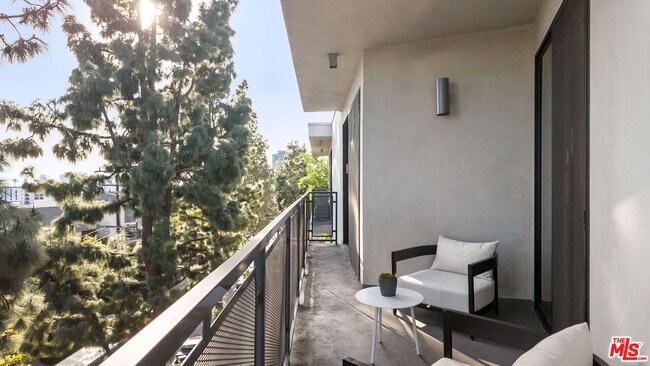 Building Photo - 8755 Shoreham Dr
